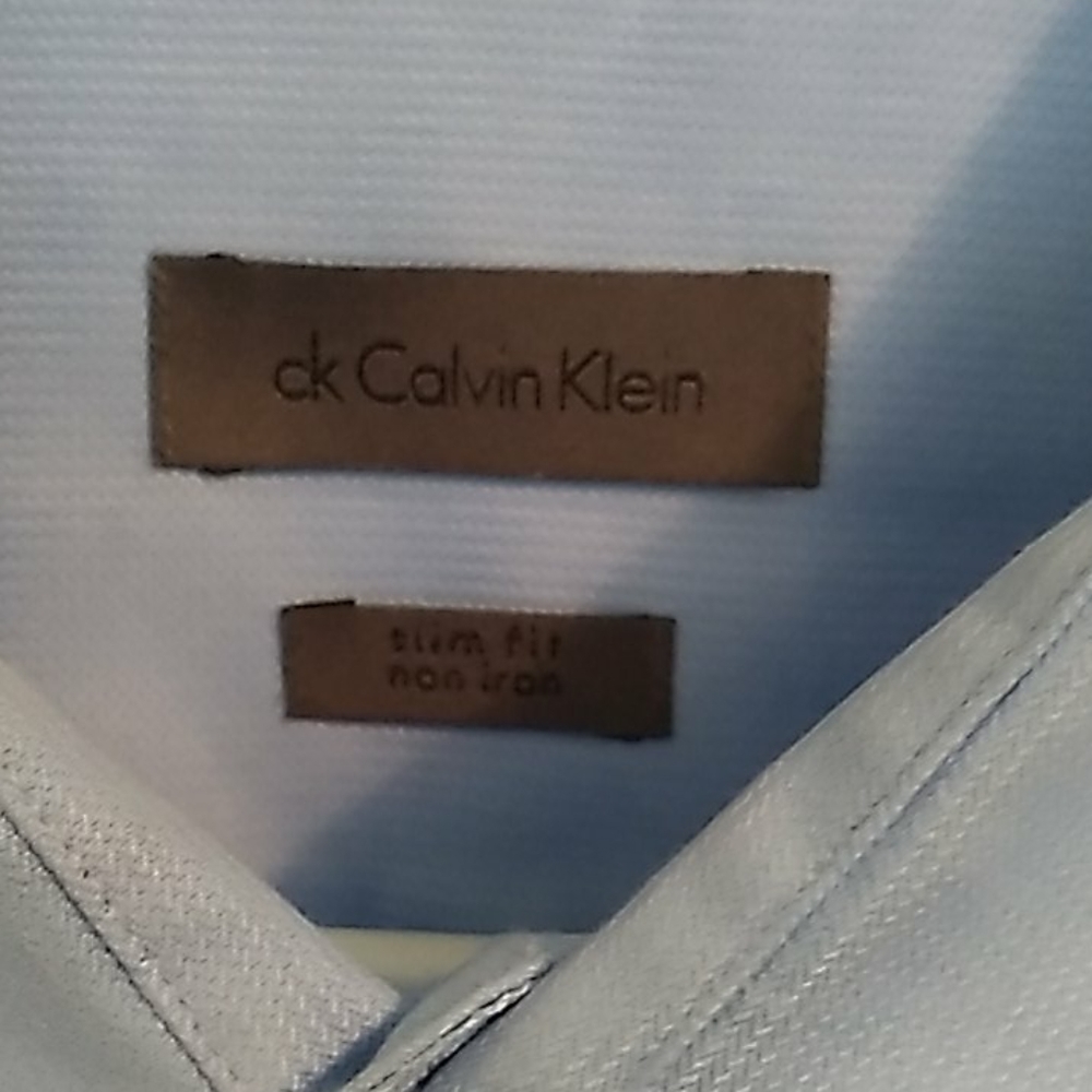 Button down - Picture 2 of 2